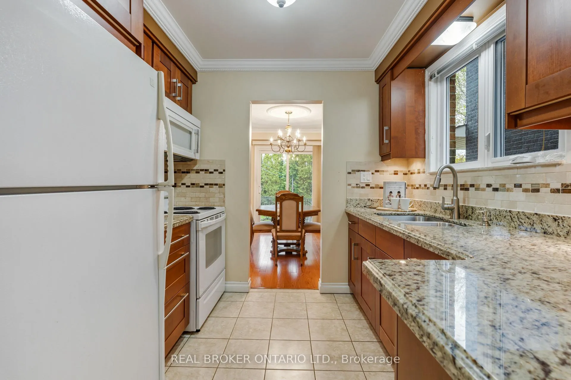 Photo 14 of 56A Treeview Drive, Etobicoke, Alderwood — HOMEH