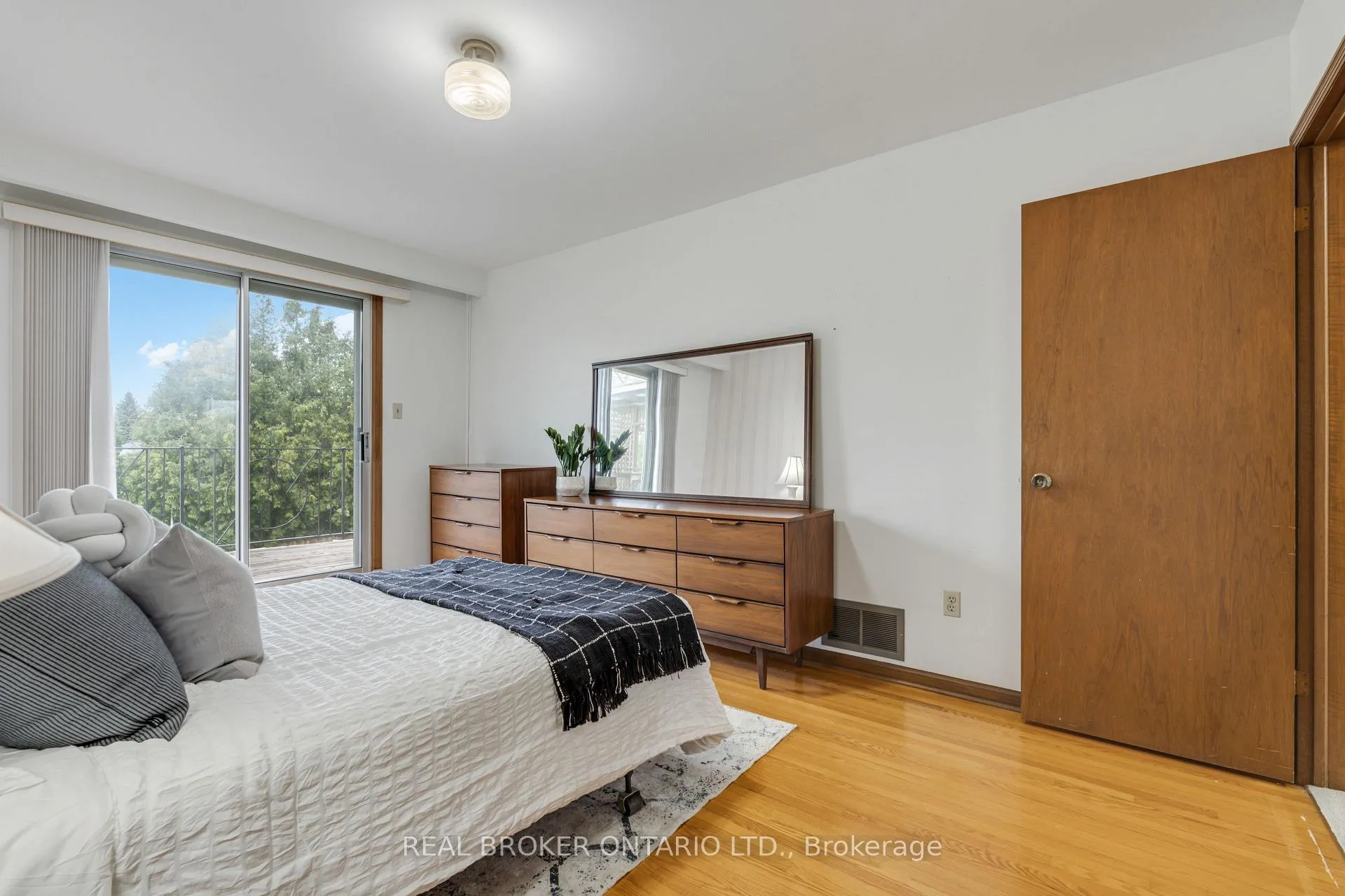 Photo 19 of 56A Treeview Drive, Etobicoke, Alderwood — HOMEH