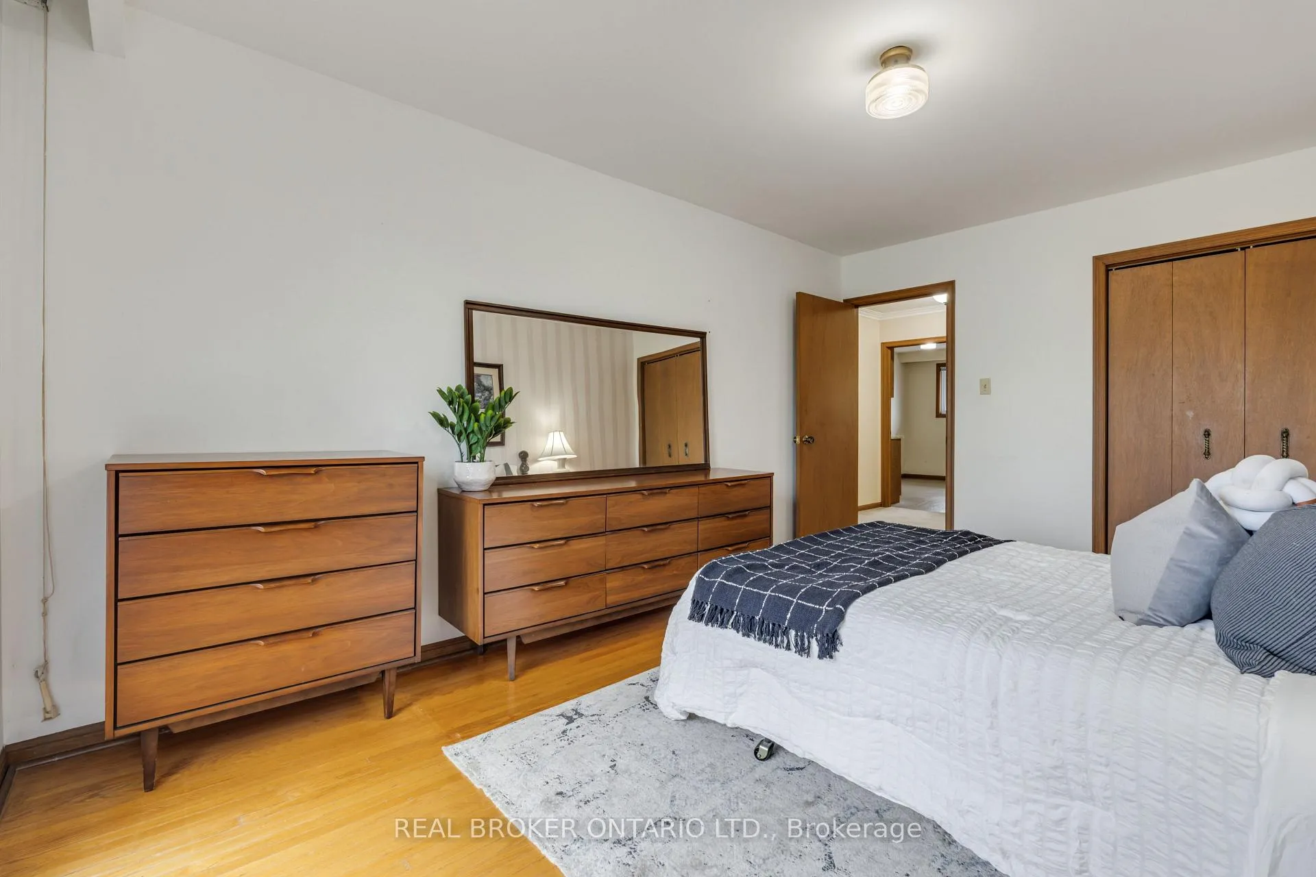 Photo 20 of 56A Treeview Drive, Etobicoke, Alderwood — HOMEH
