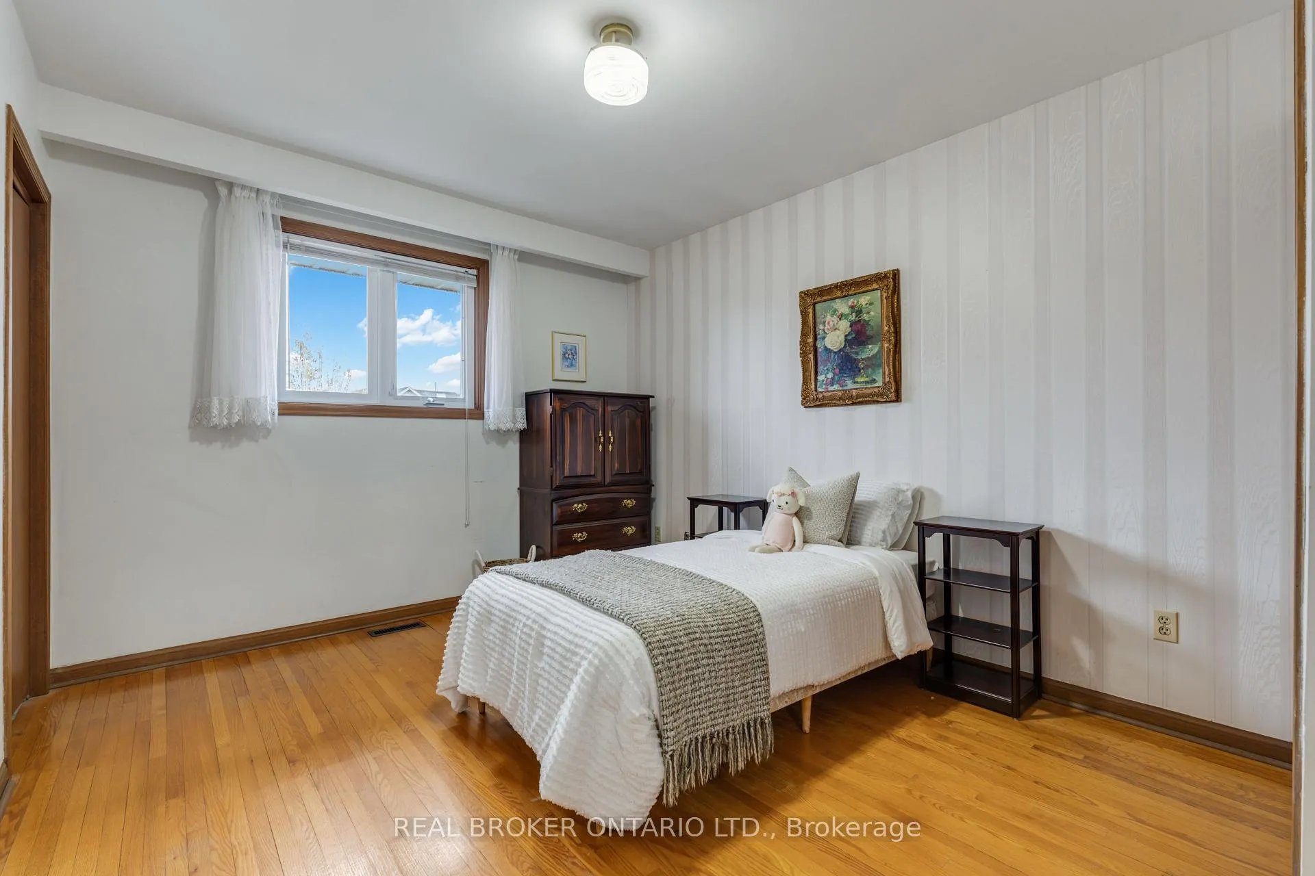 Photo 23 of 56A Treeview Drive, Etobicoke, Alderwood — HOMEH