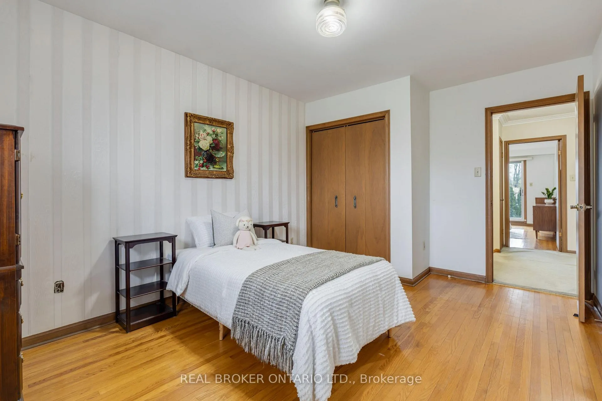Photo 24 of 56A Treeview Drive, Etobicoke, Alderwood — HOMEH