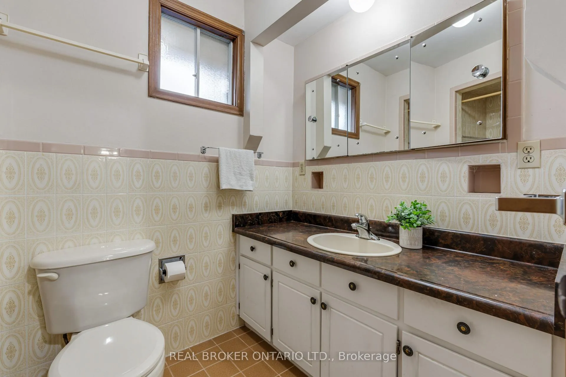 Photo 25 of 56A Treeview Drive, Etobicoke, Alderwood — HOMEH