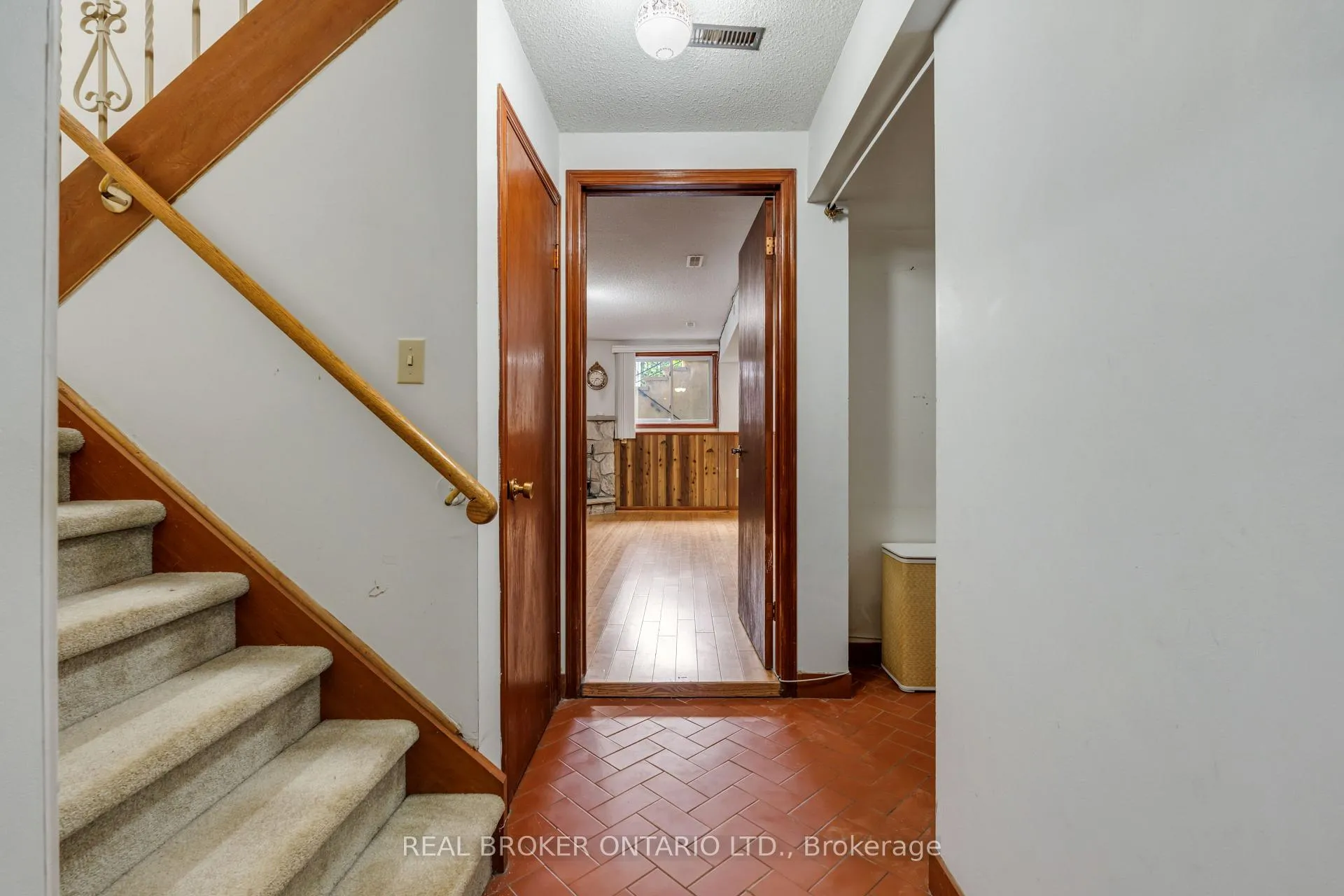 Photo 26 of 56A Treeview Drive, Etobicoke, Alderwood — HOMEH