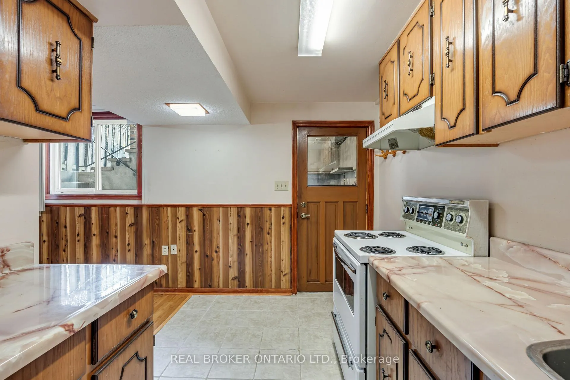 Photo 32 of 56A Treeview Drive, Etobicoke, Alderwood — HOMEH
