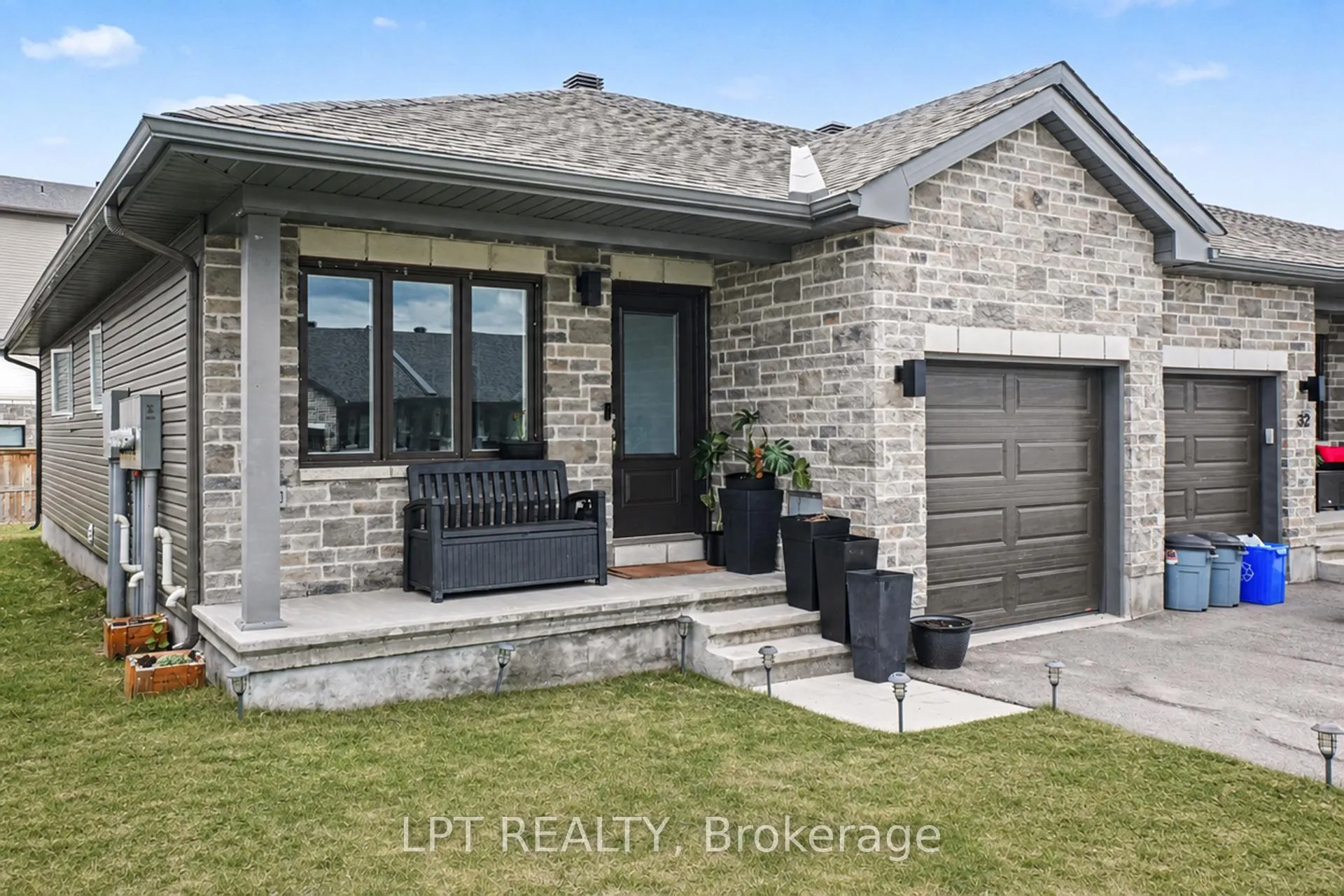 Photo 2 of 34 Morgan Clouthier Way, Arnprior — HOMEH