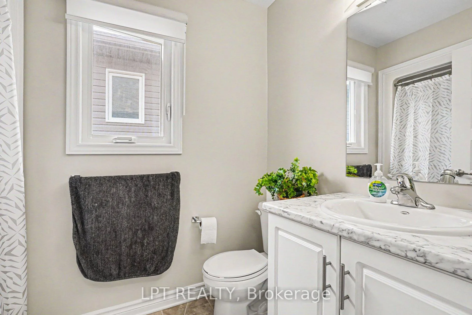 Photo 13 of 34 Morgan Clouthier Way, Arnprior — HOMEH