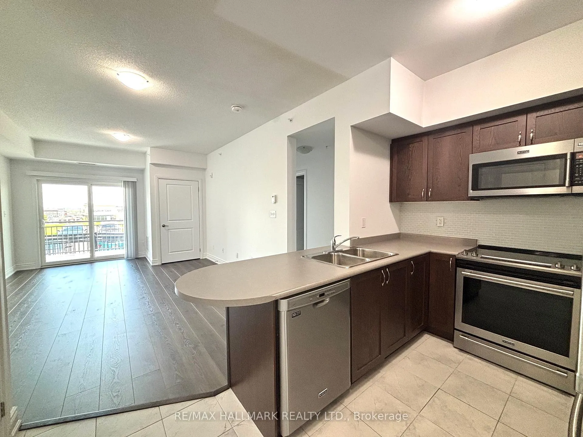 Photo 2 of Unit 107, 295 Cundles Road E, Barrie, Alliance — HOMEH