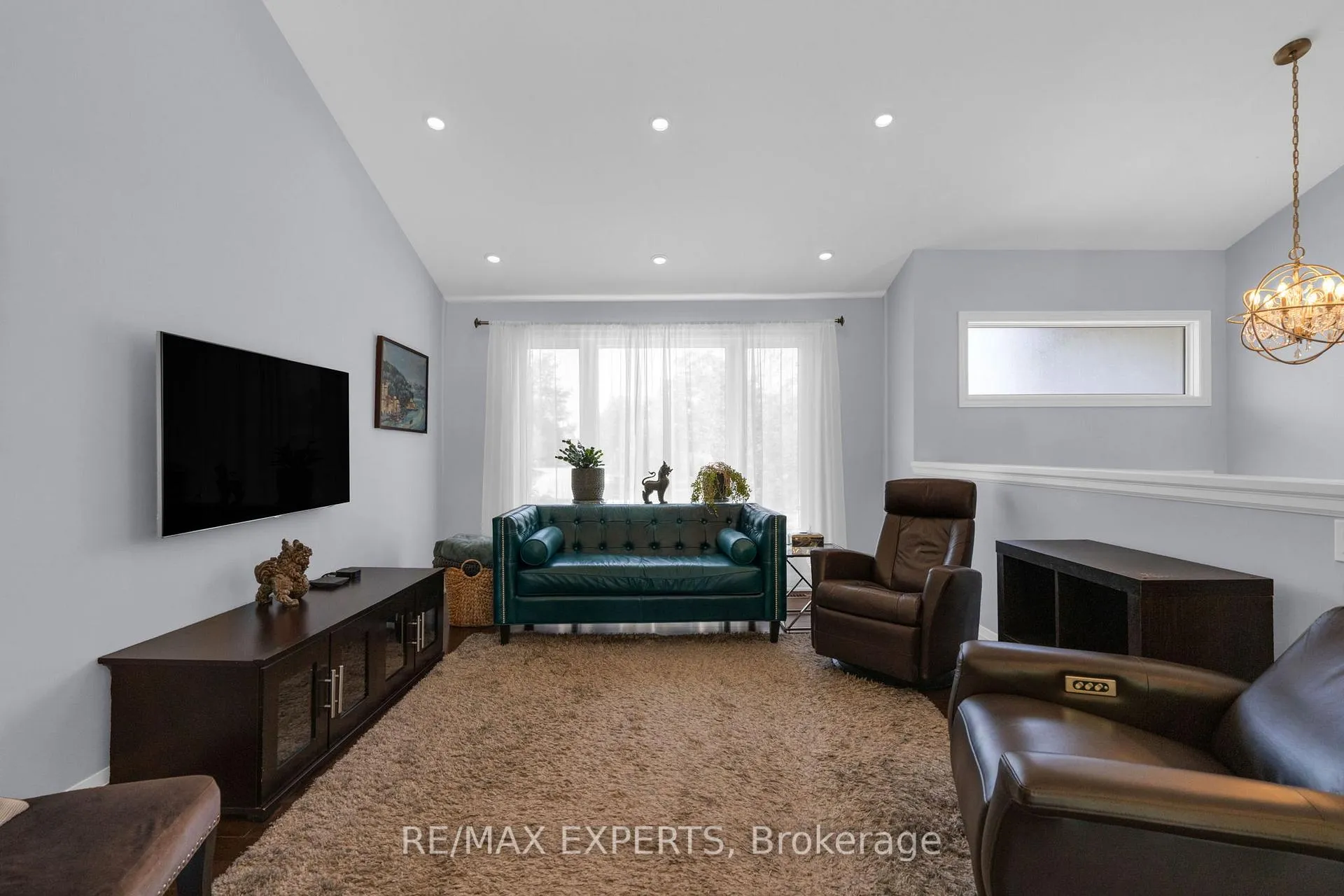 Photo 3 of 317 Marple Crescent, Caledon, Bolton North — HOMEH