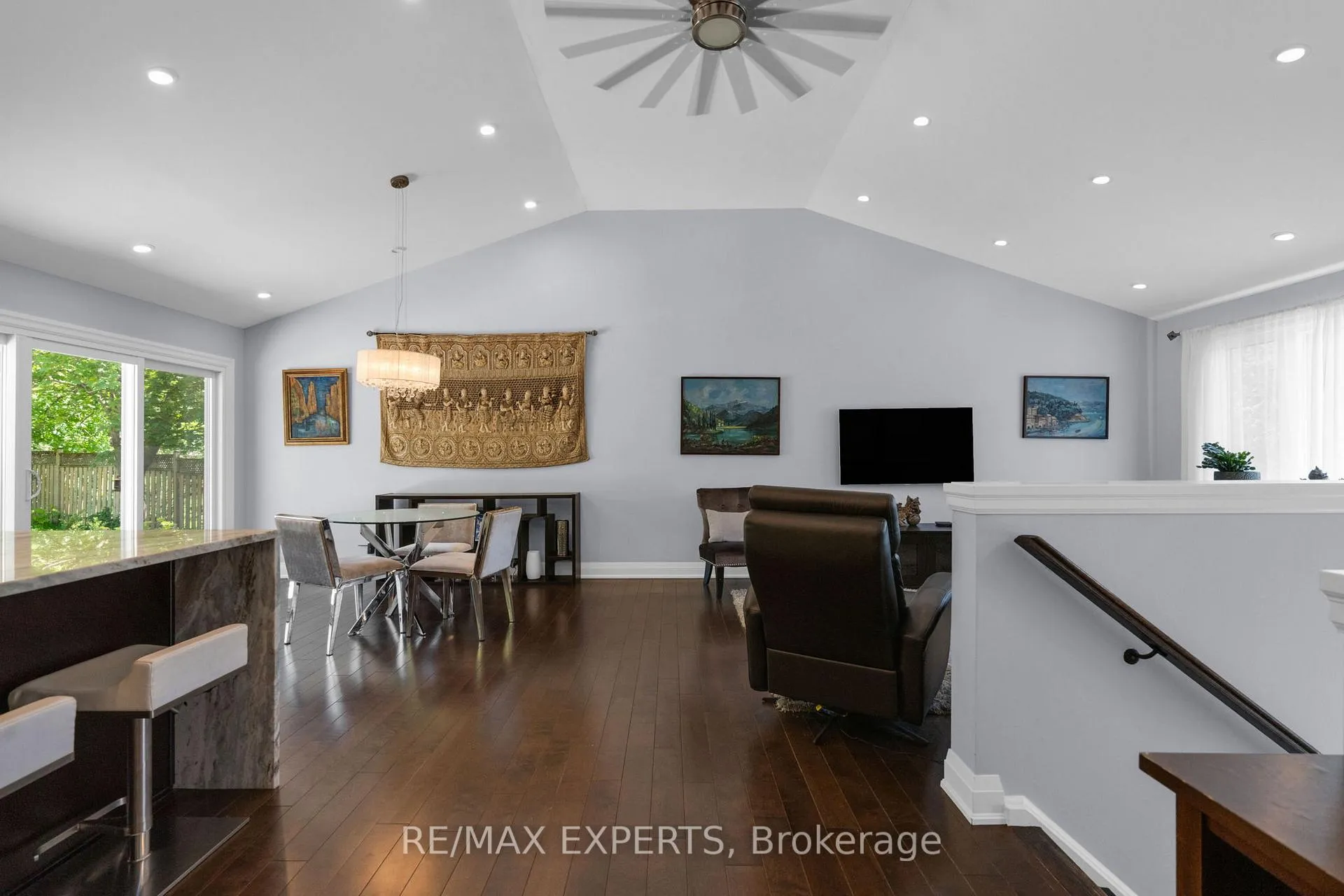 Photo 4 of 317 Marple Crescent, Caledon, Bolton North — HOMEH