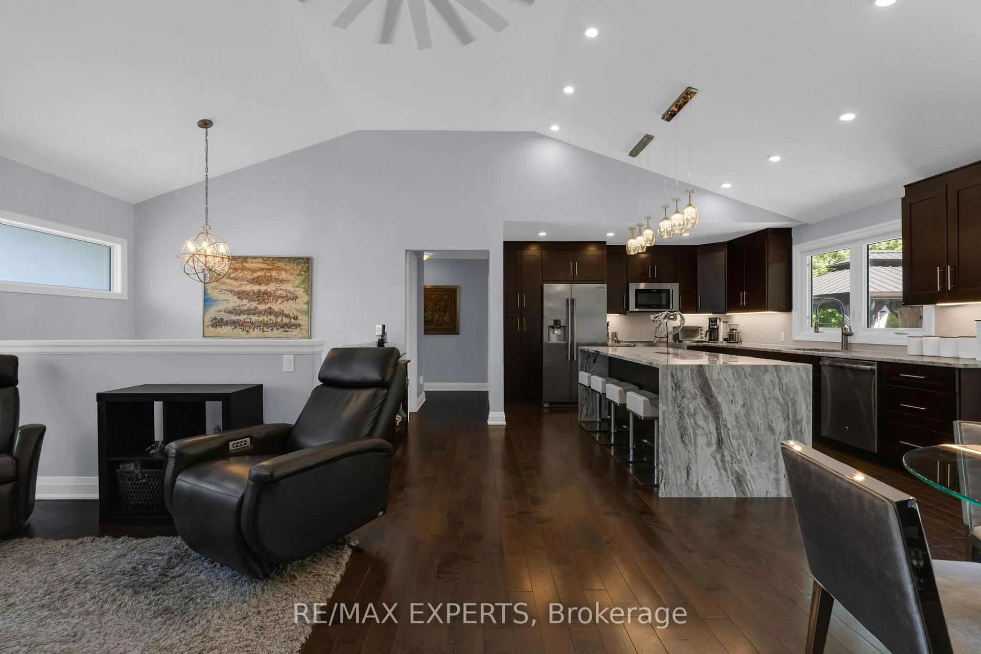 Photo 5 of 317 Marple Crescent, Caledon, Bolton North — HOMEH