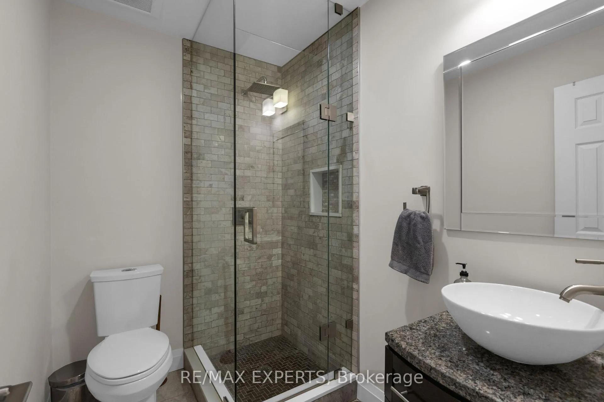 Photo 14 of 317 Marple Crescent, Caledon, Bolton North — HOMEH