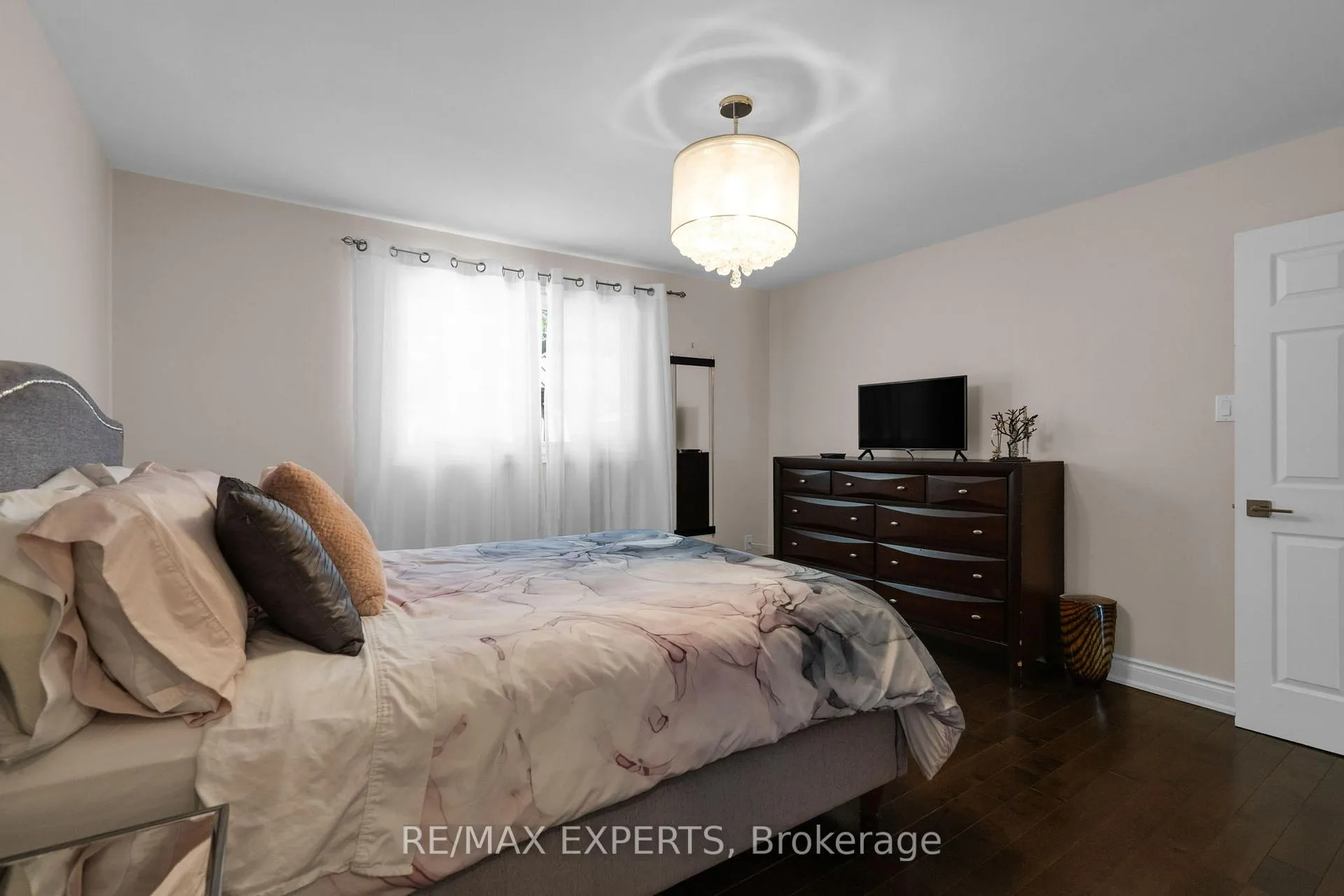 Photo 18 of 317 Marple Crescent, Caledon, Bolton North — HOMEH