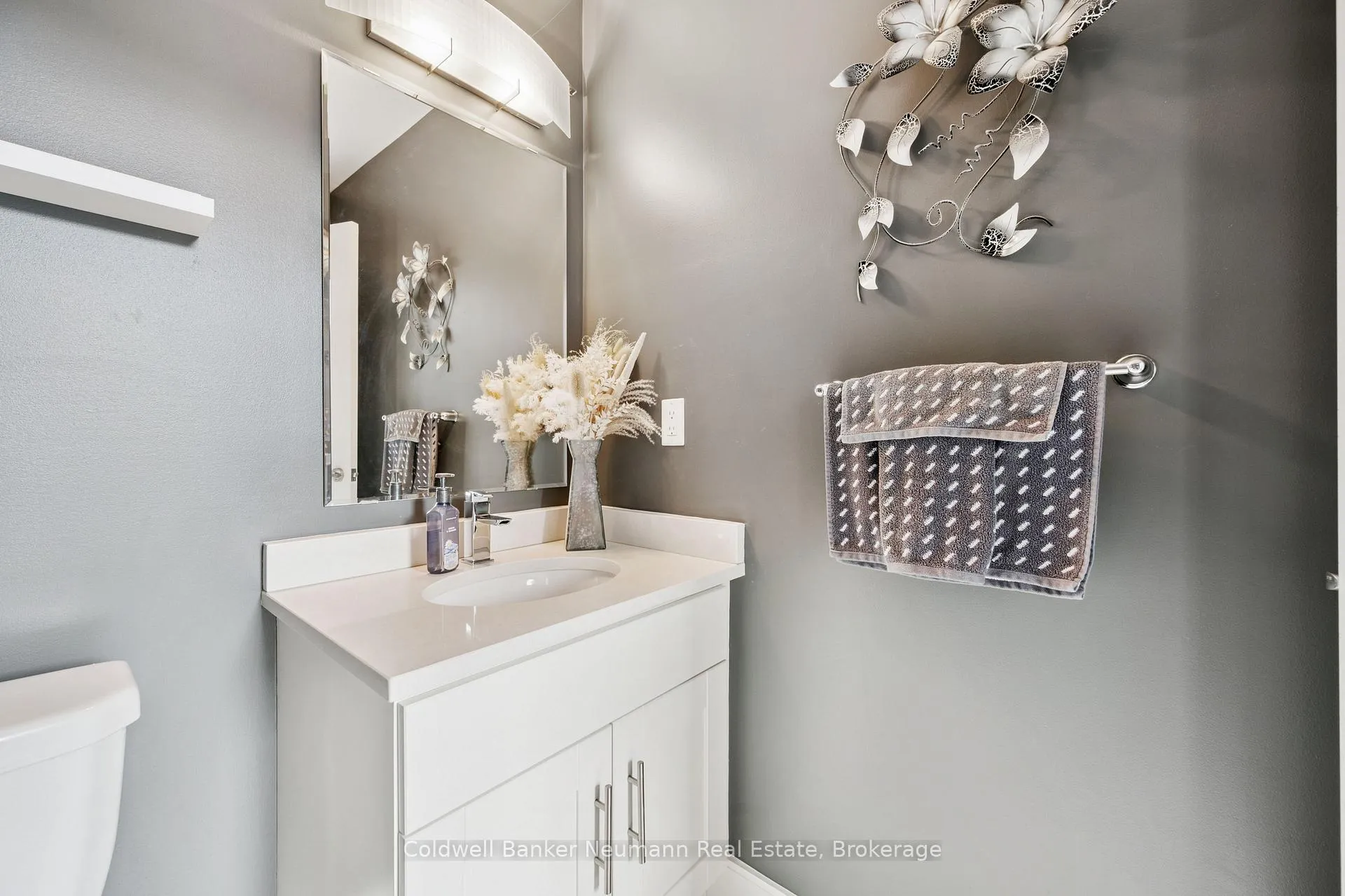 Photo 5 of Unit 8, 32 Arkell Road, Guelph, Kortright East — HOMEH