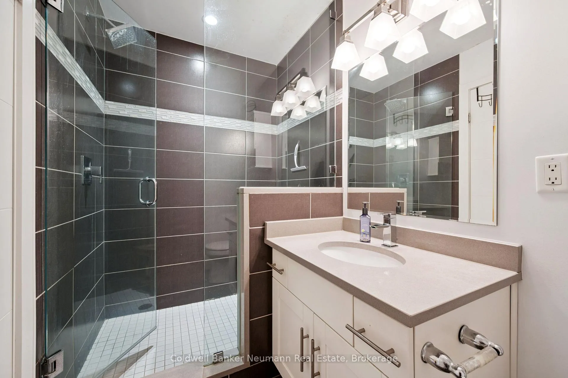 Photo 17 of Unit 8, 32 Arkell Road, Guelph, Kortright East — HOMEH