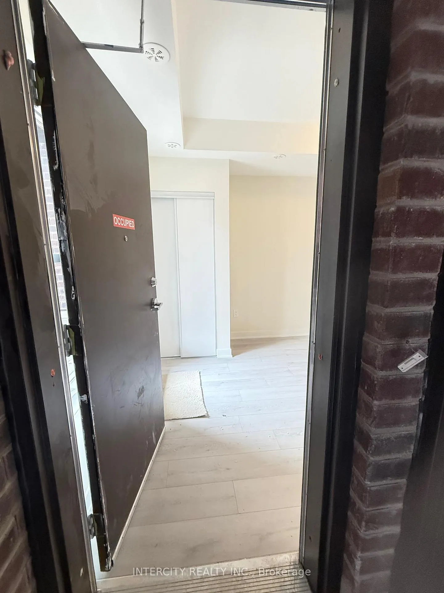 Photo 3 of Unit 235, 111-15100 Yonge Street, Aurora, Aurora Village — HOMEH