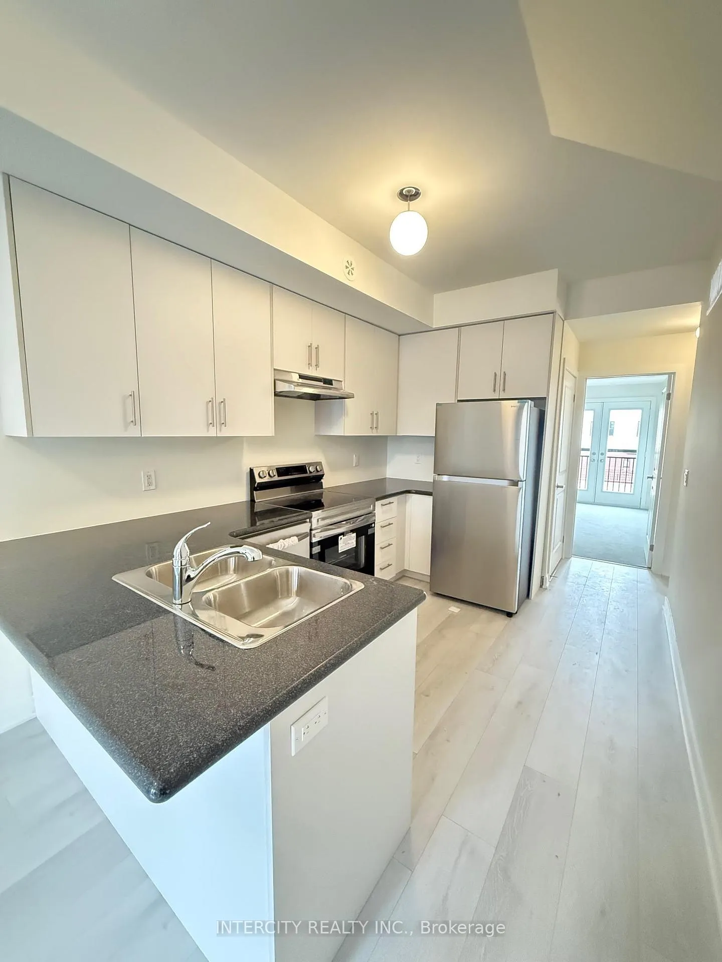 Photo 5 of Unit 235, 111-15100 Yonge Street, Aurora, Aurora Village — HOMEH