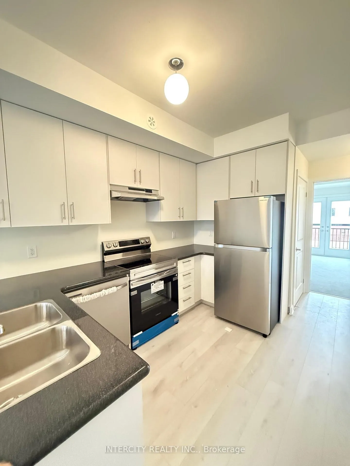 Photo 6 of Unit 235, 111-15100 Yonge Street, Aurora, Aurora Village — HOMEH