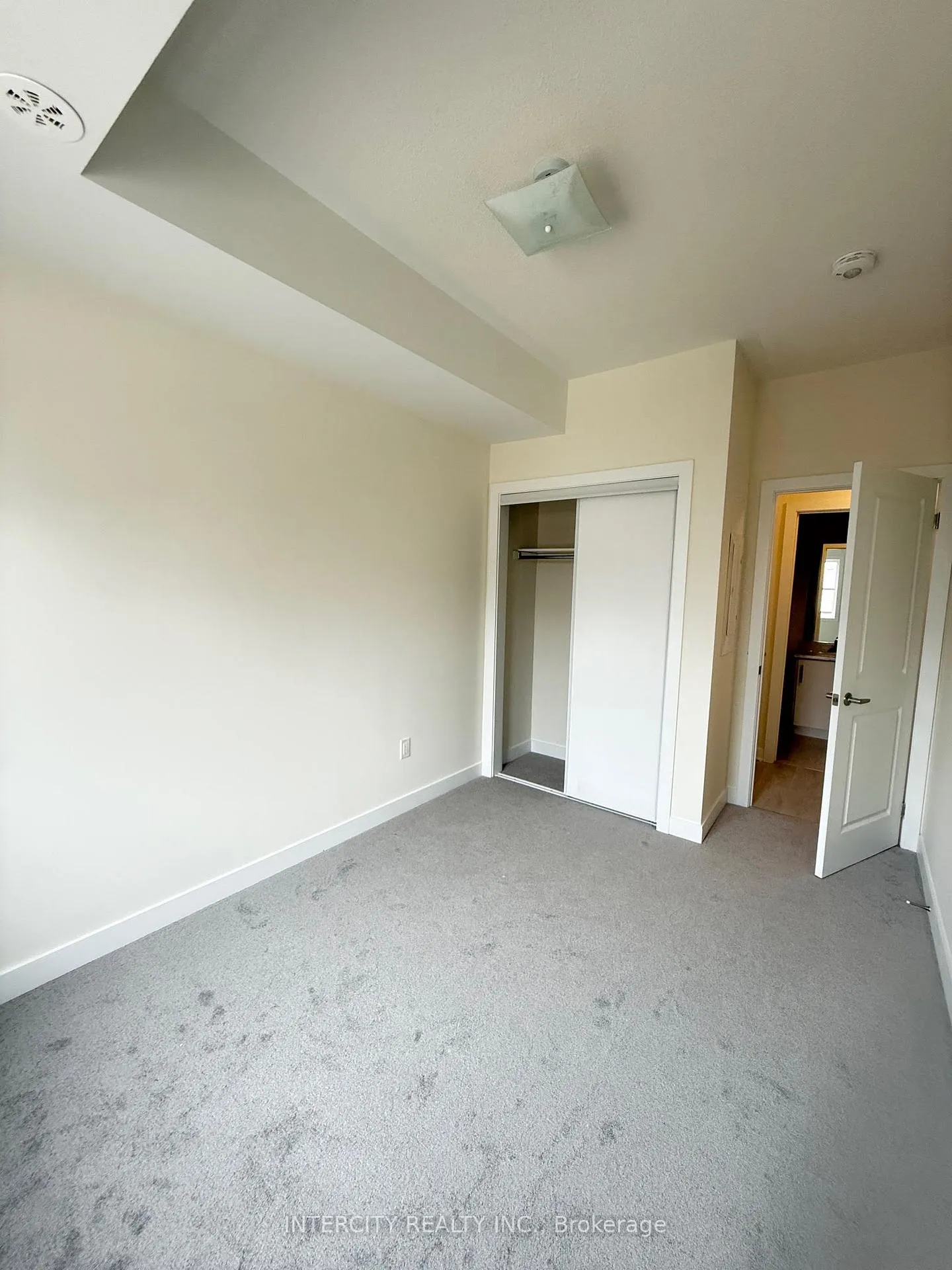 Photo 9 of Unit 235, 111-15100 Yonge Street, Aurora, Aurora Village — HOMEH