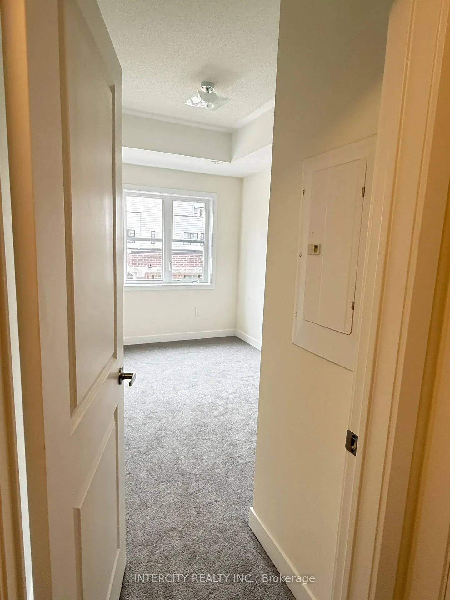 Photo 10 of Unit 235, 111-15100 Yonge Street, Aurora, Aurora Village — HOMEH