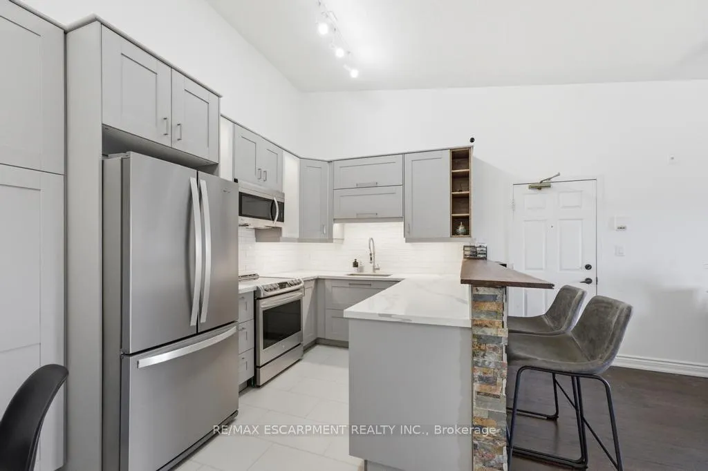 Photo 5 of Unit 410, 4013 Kilmer Drive, Burlington, Tansley — HOMEH