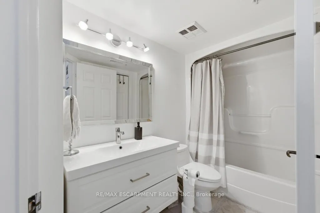 Photo 11 of Unit 410, 4013 Kilmer Drive, Burlington, Tansley — HOMEH
