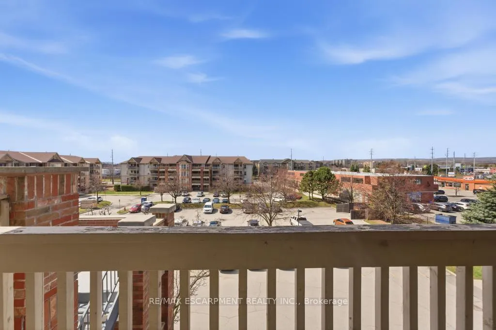 Photo 13 of Unit 410, 4013 Kilmer Drive, Burlington, Tansley — HOMEH