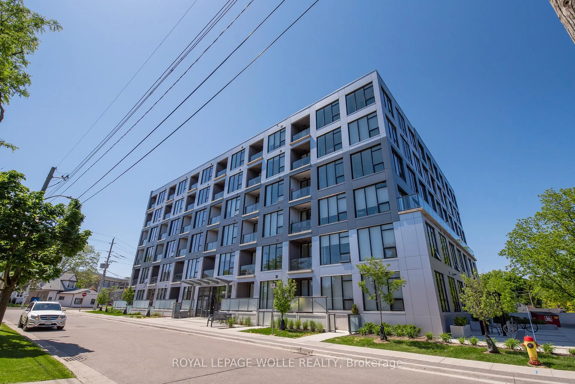 Front of Unit 610, 690 King Street W
