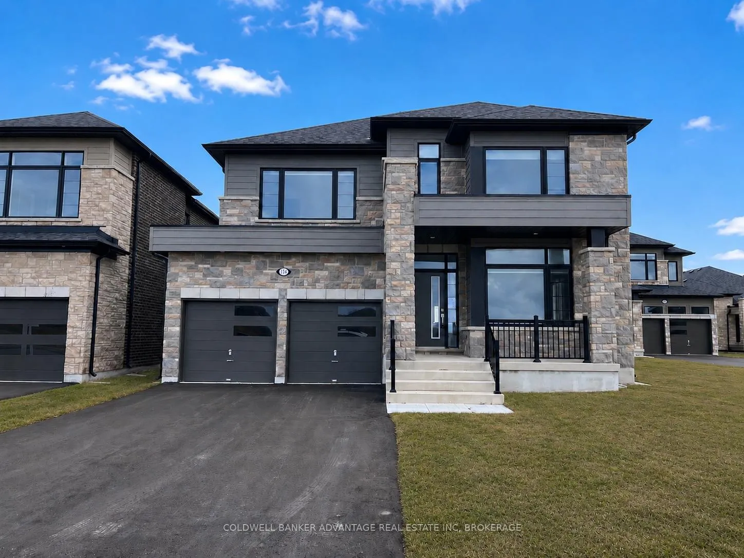 Photo 1 of 714 Daimler Parkway, Welland, Hwy 406/Welland — HOMEH