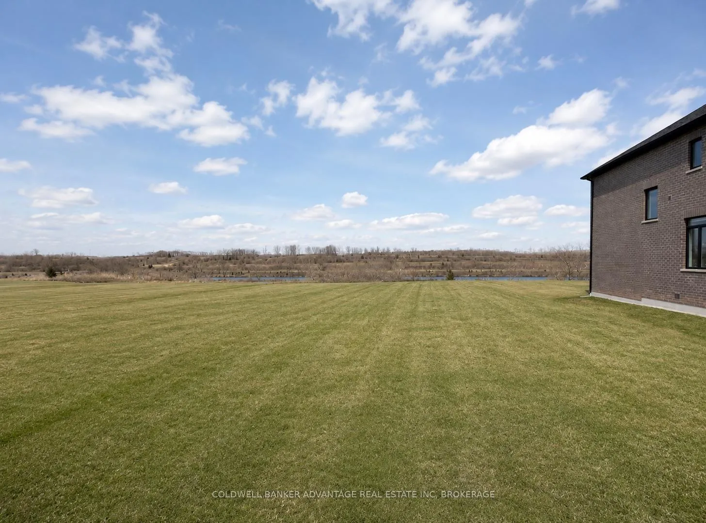Photo 10 of 714 Daimler Parkway, Welland, Hwy 406/Welland — HOMEH