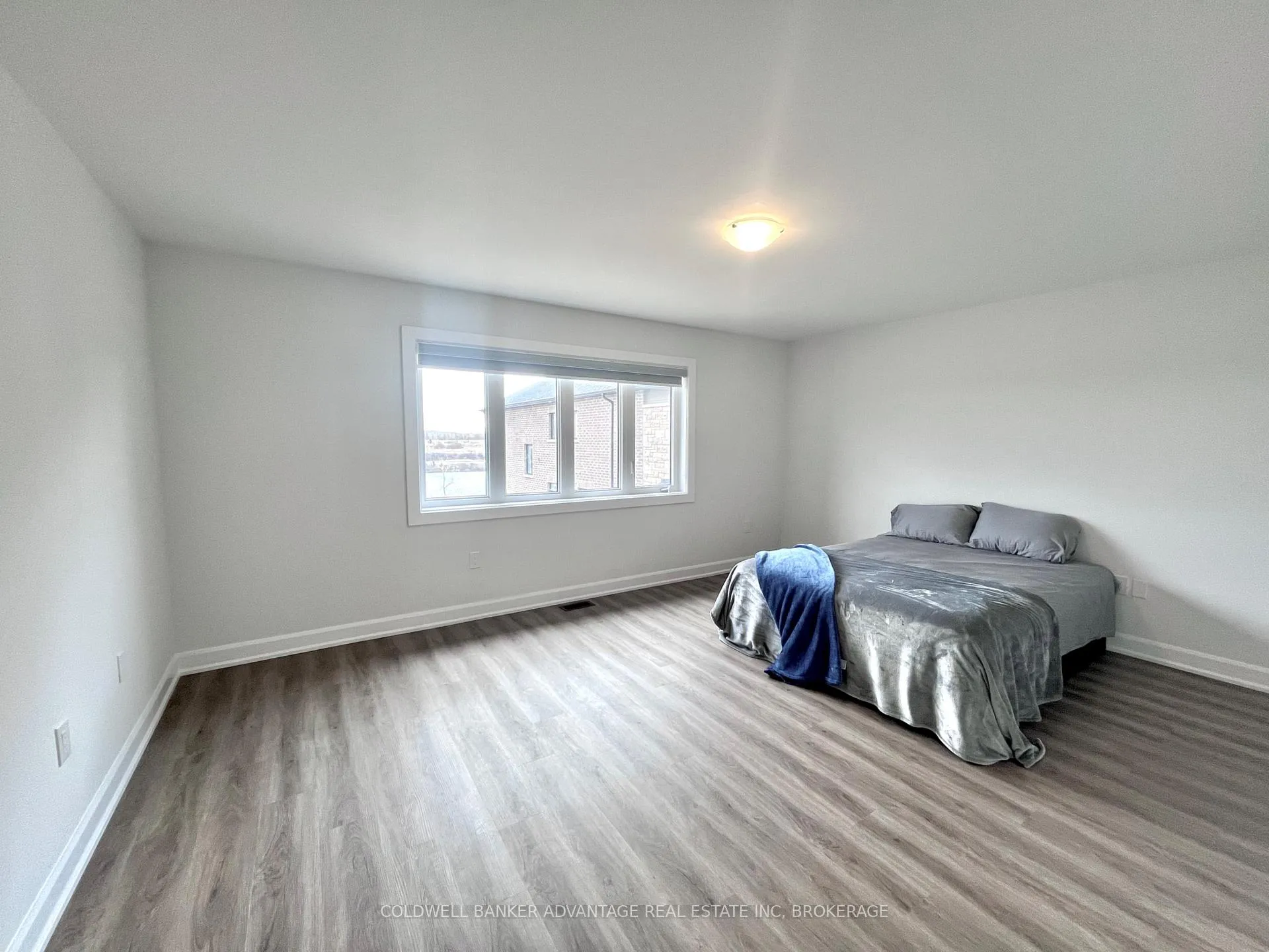 Photo 13 of 714 Daimler Parkway, Welland, Hwy 406/Welland — HOMEH
