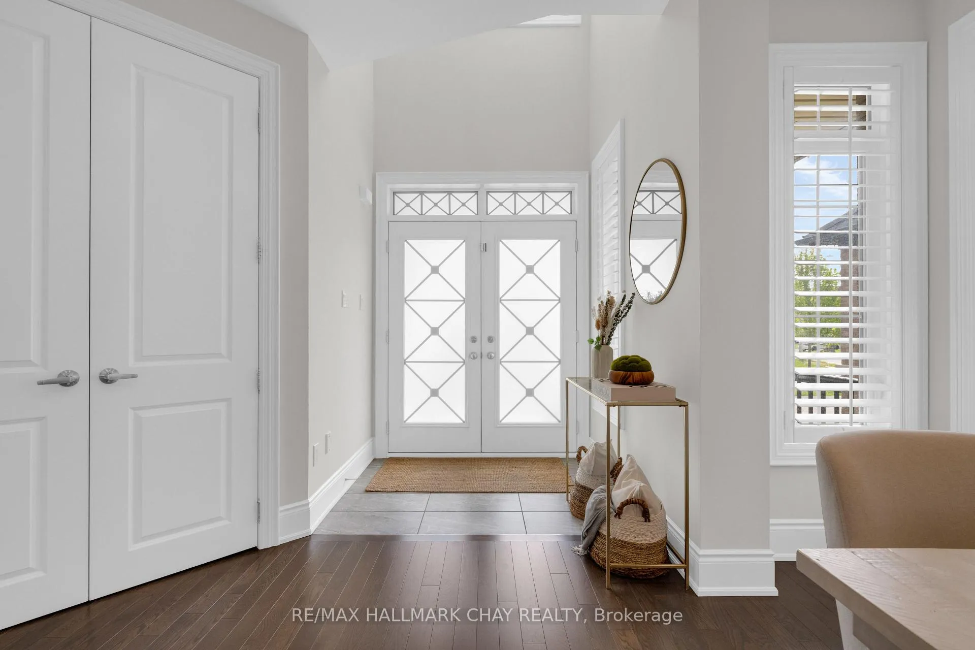 Photo 3 of 20 Westminster Circle, Barrie, Innis-Shore — HOMEH