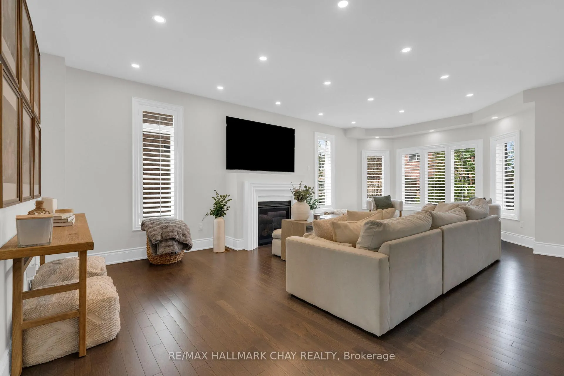 Photo 6 of 20 Westminster Circle, Barrie, Innis-Shore — HOMEH