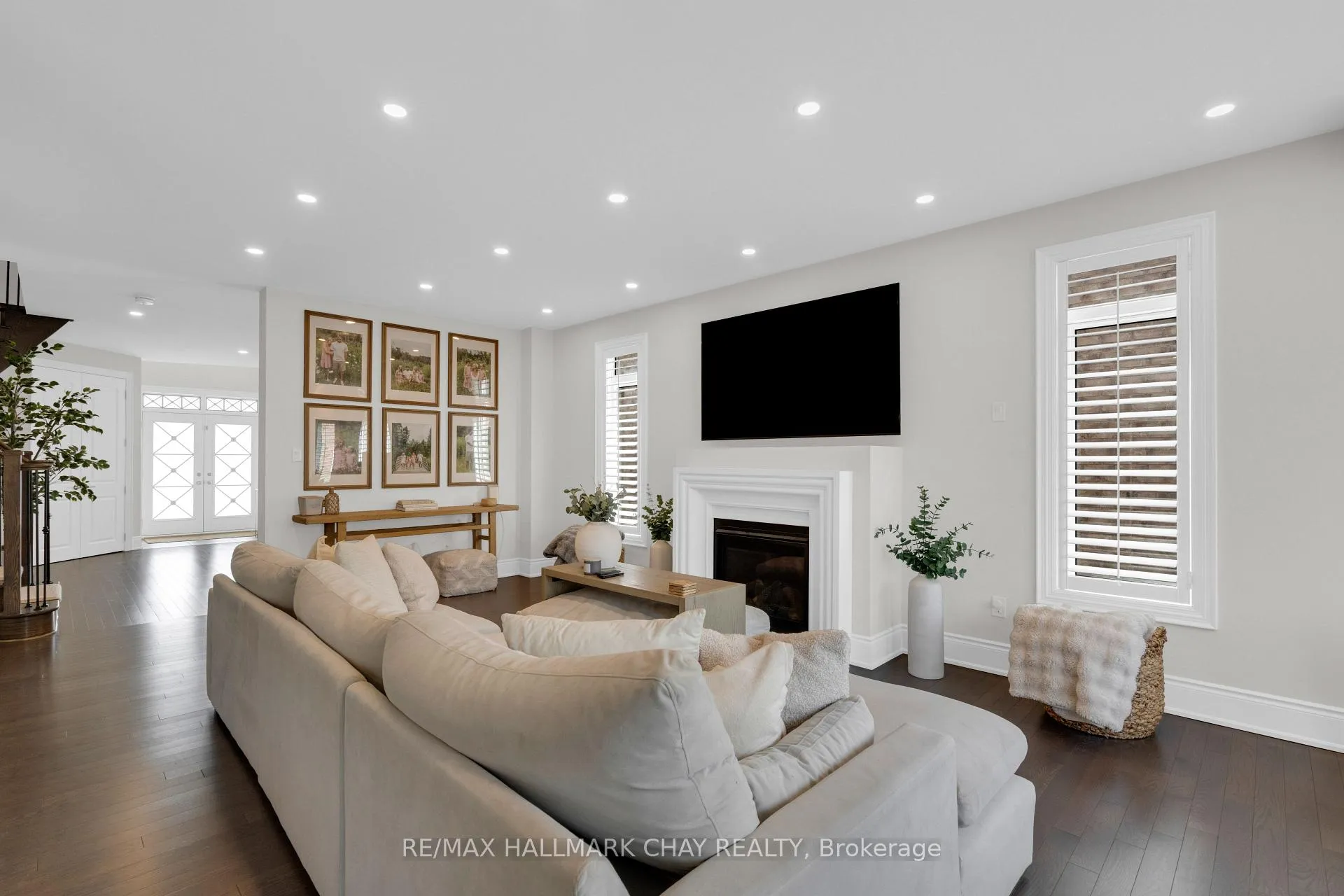 Photo 7 of 20 Westminster Circle, Barrie, Innis-Shore — HOMEH