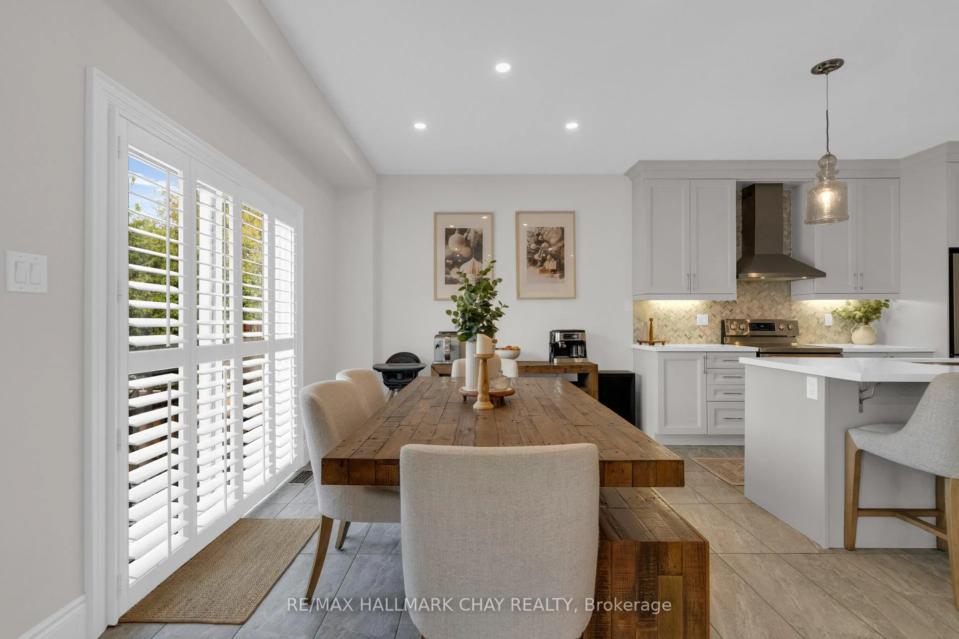 Photo 9 of 20 Westminster Circle, Barrie, Innis-Shore — HOMEH
