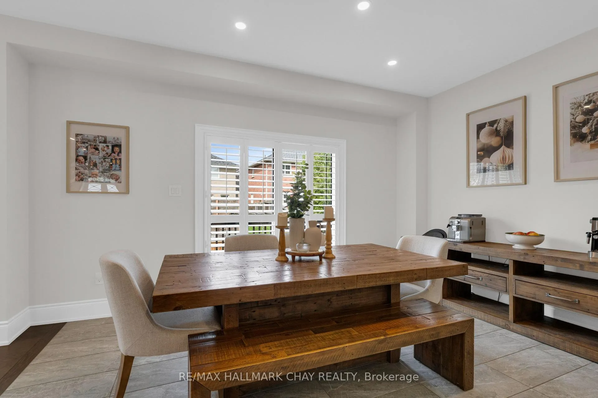 Photo 10 of 20 Westminster Circle, Barrie, Innis-Shore — HOMEH