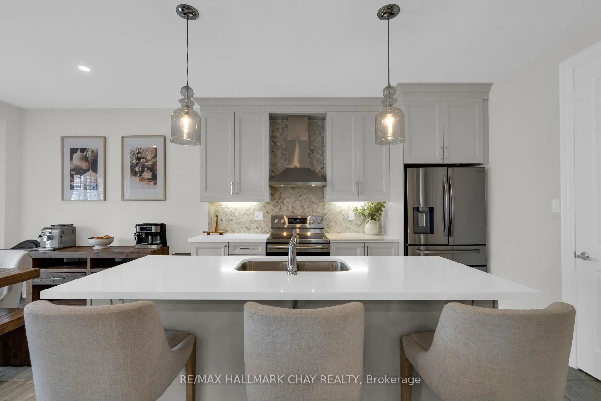 Photo 14 of 20 Westminster Circle, Barrie, Innis-Shore — HOMEH