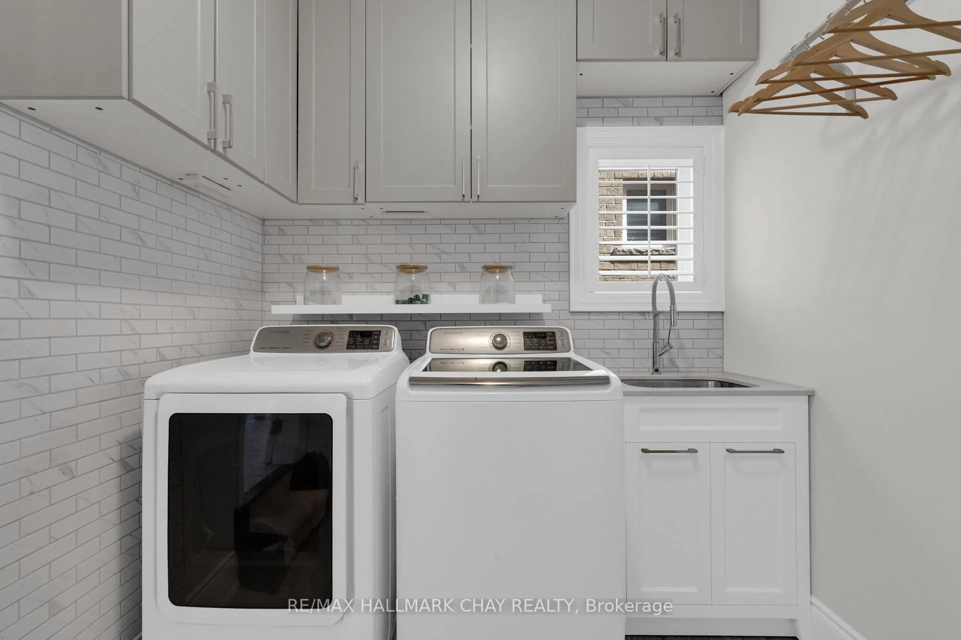 Photo 15 of 20 Westminster Circle, Barrie, Innis-Shore — HOMEH