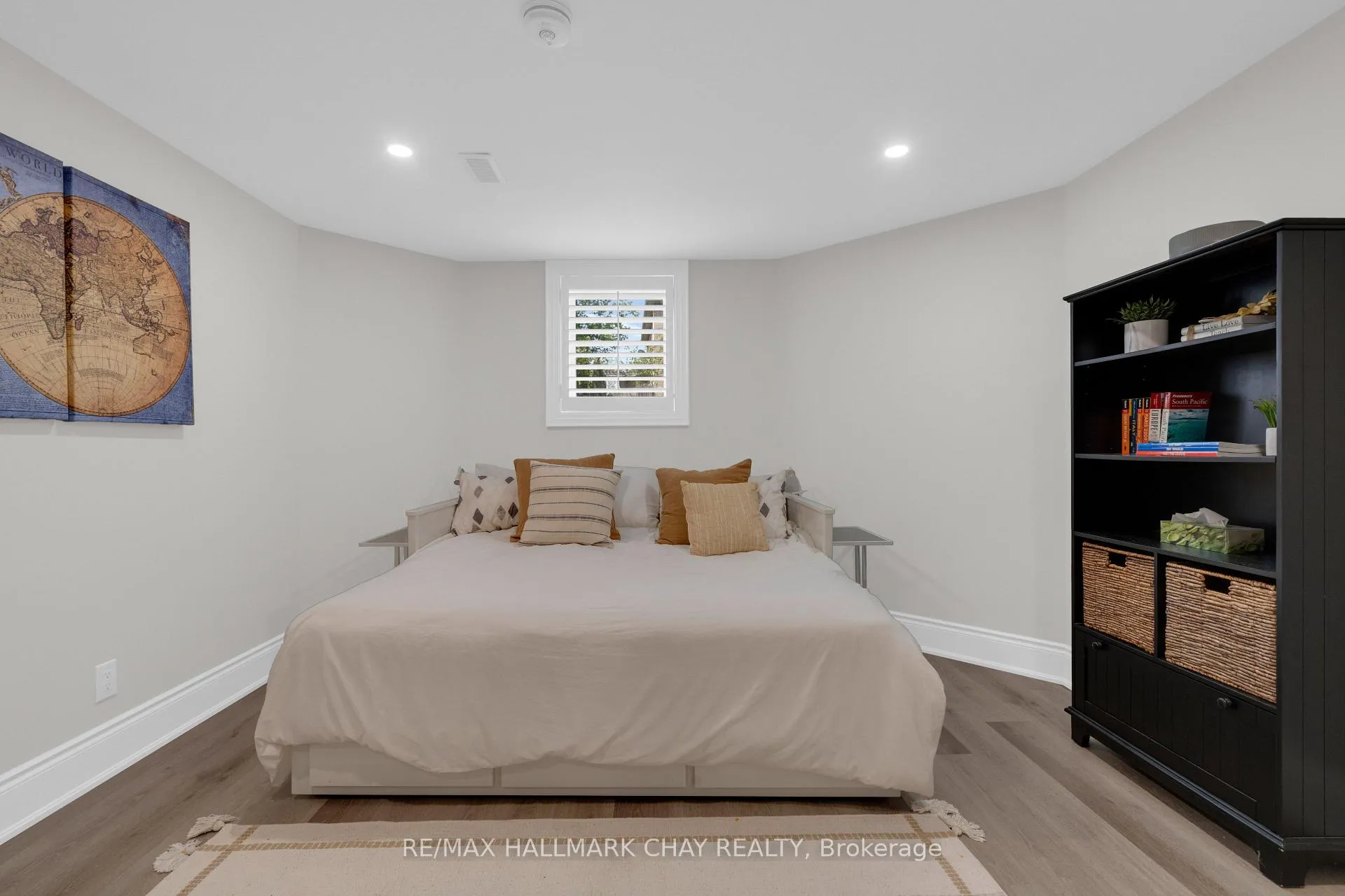 Photo 32 of 20 Westminster Circle, Barrie, Innis-Shore — HOMEH