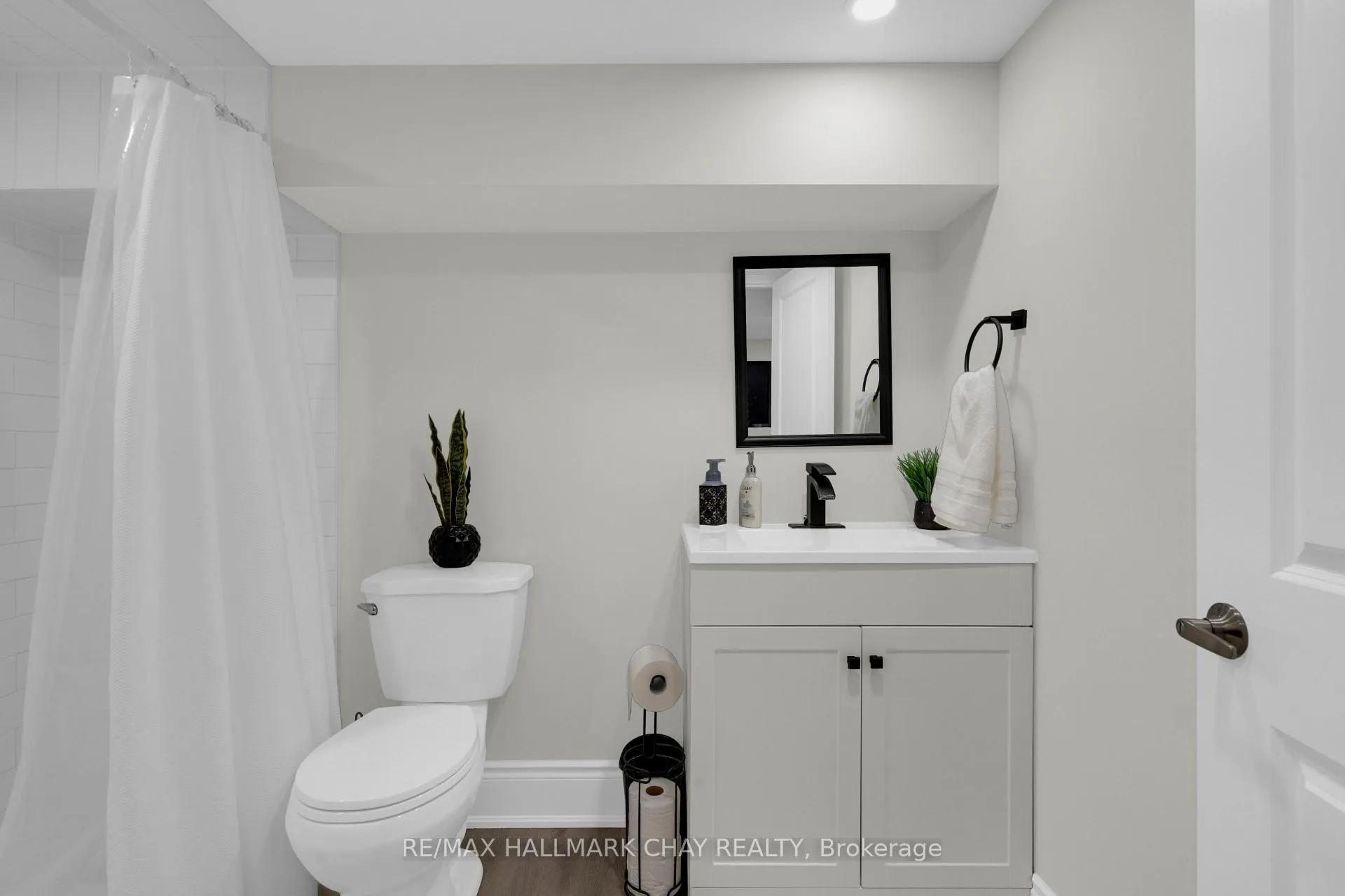 Photo 33 of 20 Westminster Circle, Barrie, Innis-Shore — HOMEH