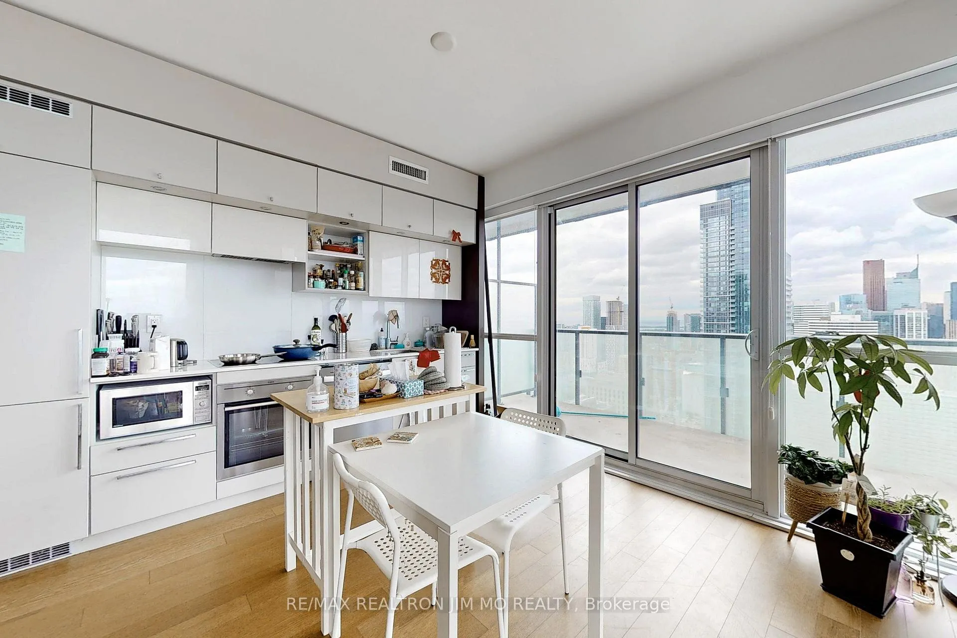 Photo 4 of Unit 3503, 15 Grenville Street, Toronto, Bay Street Corridor — HOMEH