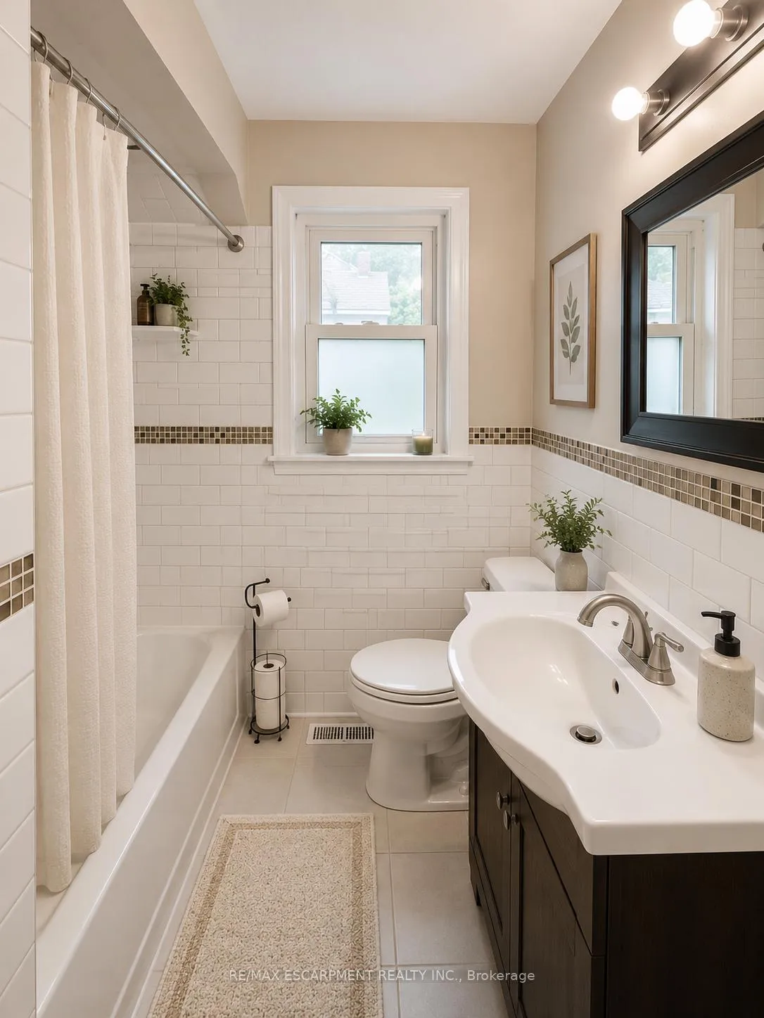 Photo 5 of Unit 1, 25 Endfield Avenue, Hamilton, Huntington — HOMEH