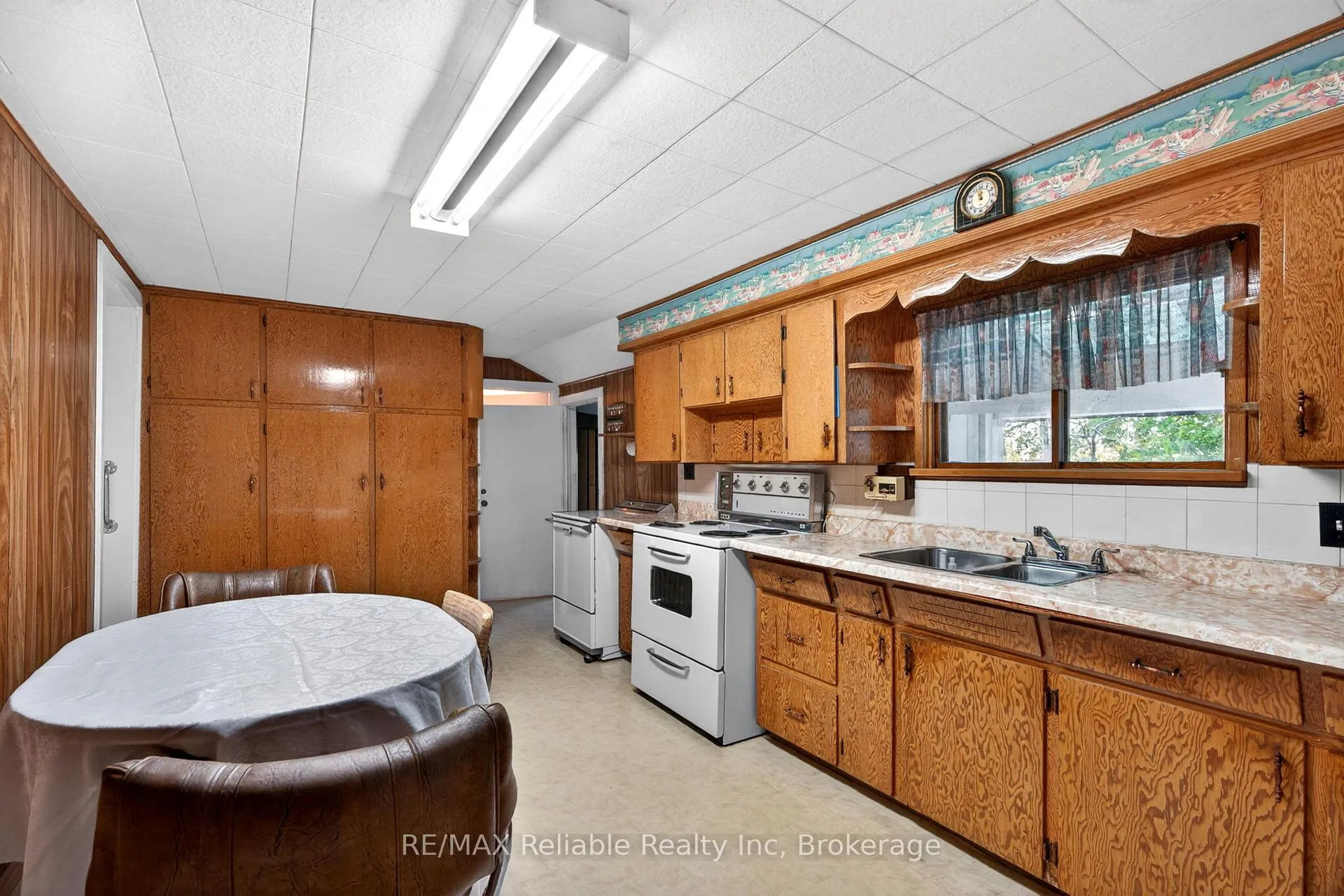 Photo 12 of 120 Victoria Street, Central Huron, Clinton — HOMEH