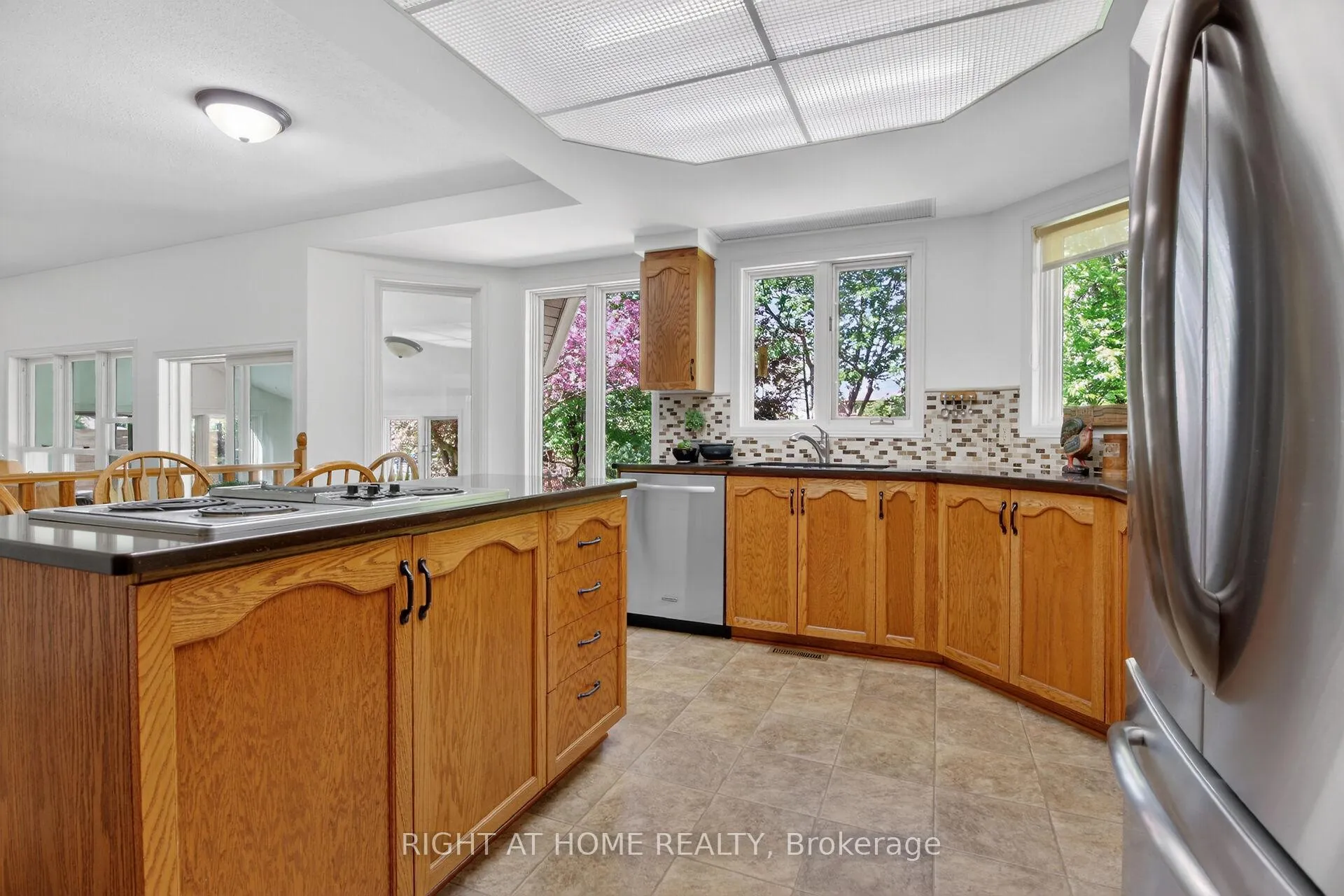 Photo 12 of 66 Beechfern Drive, Ottawa, Stittsville (Central) — HOMEH