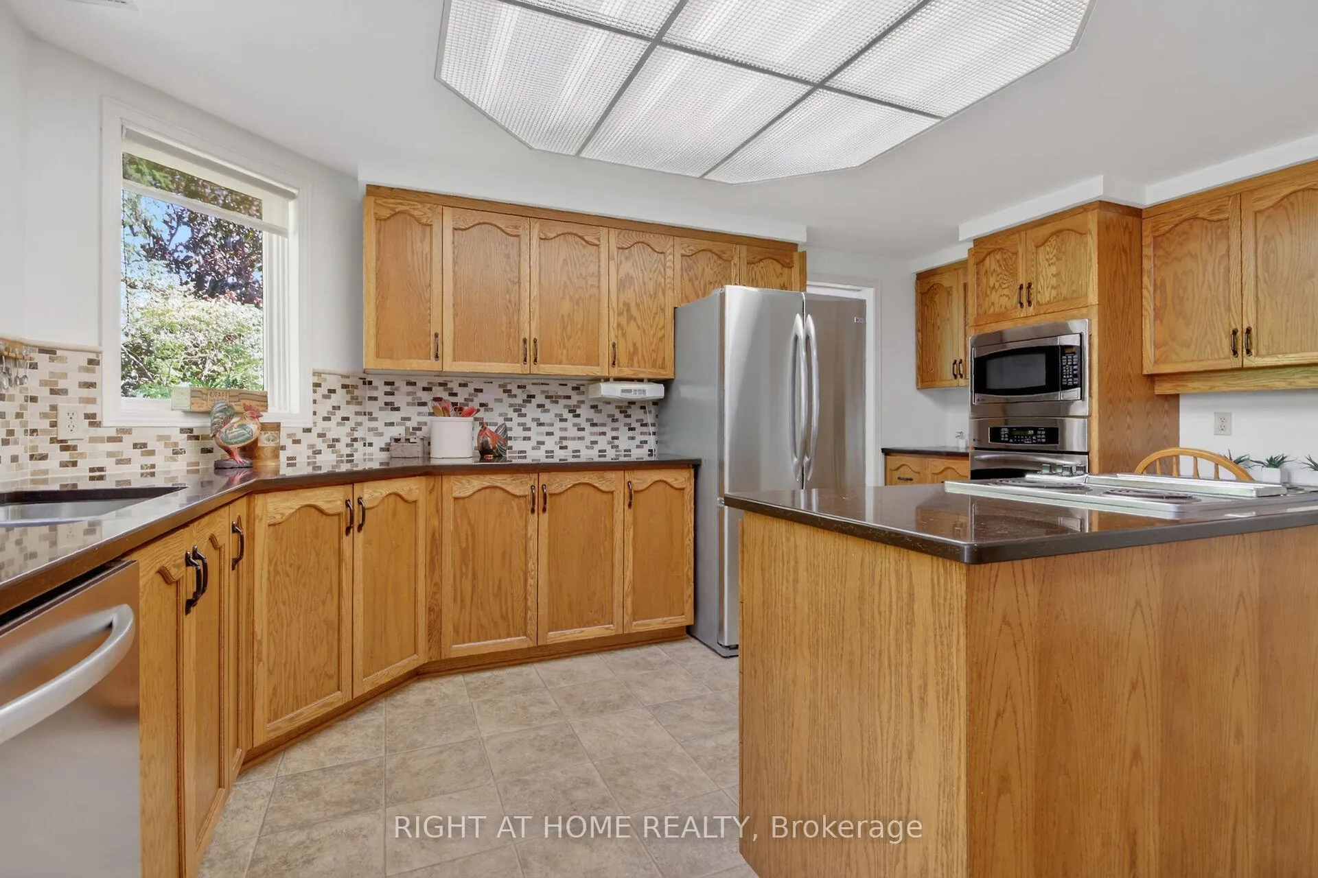 Photo 13 of 66 Beechfern Drive, Ottawa, Stittsville (Central) — HOMEH