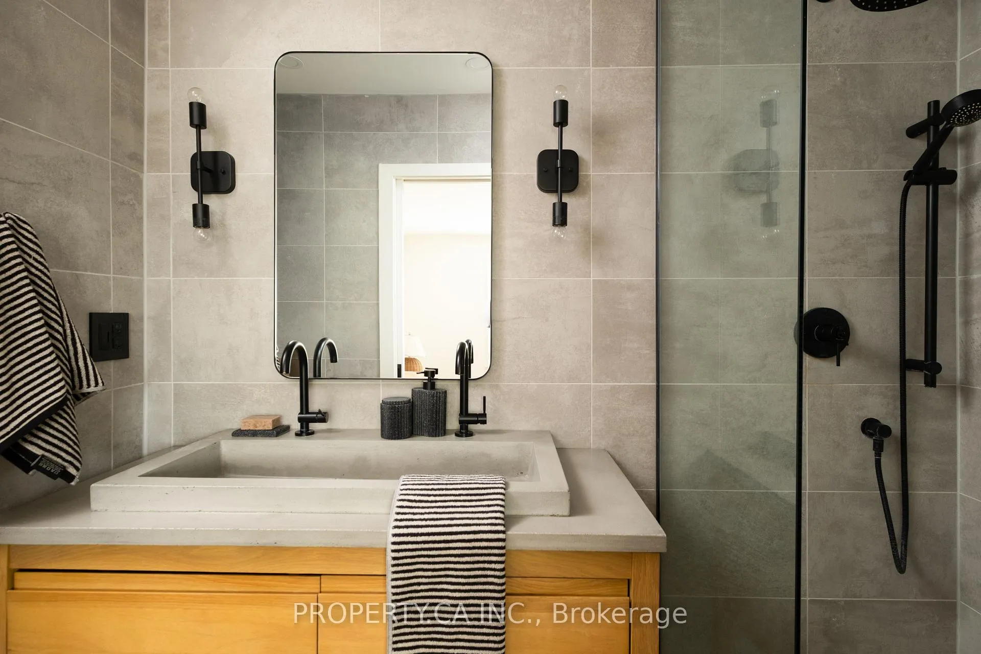 Photo 15 of 124 Milverton Boulevard, Toronto, Danforth — HOMEH