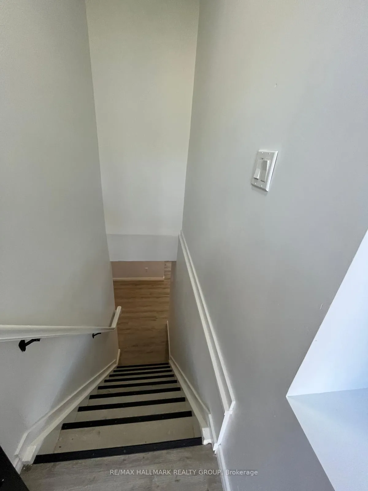 Photo 2 of Unit B, 1387 Sault Street, Ottawa, Bilberry Creek/Queenswood Heights — HOMEH