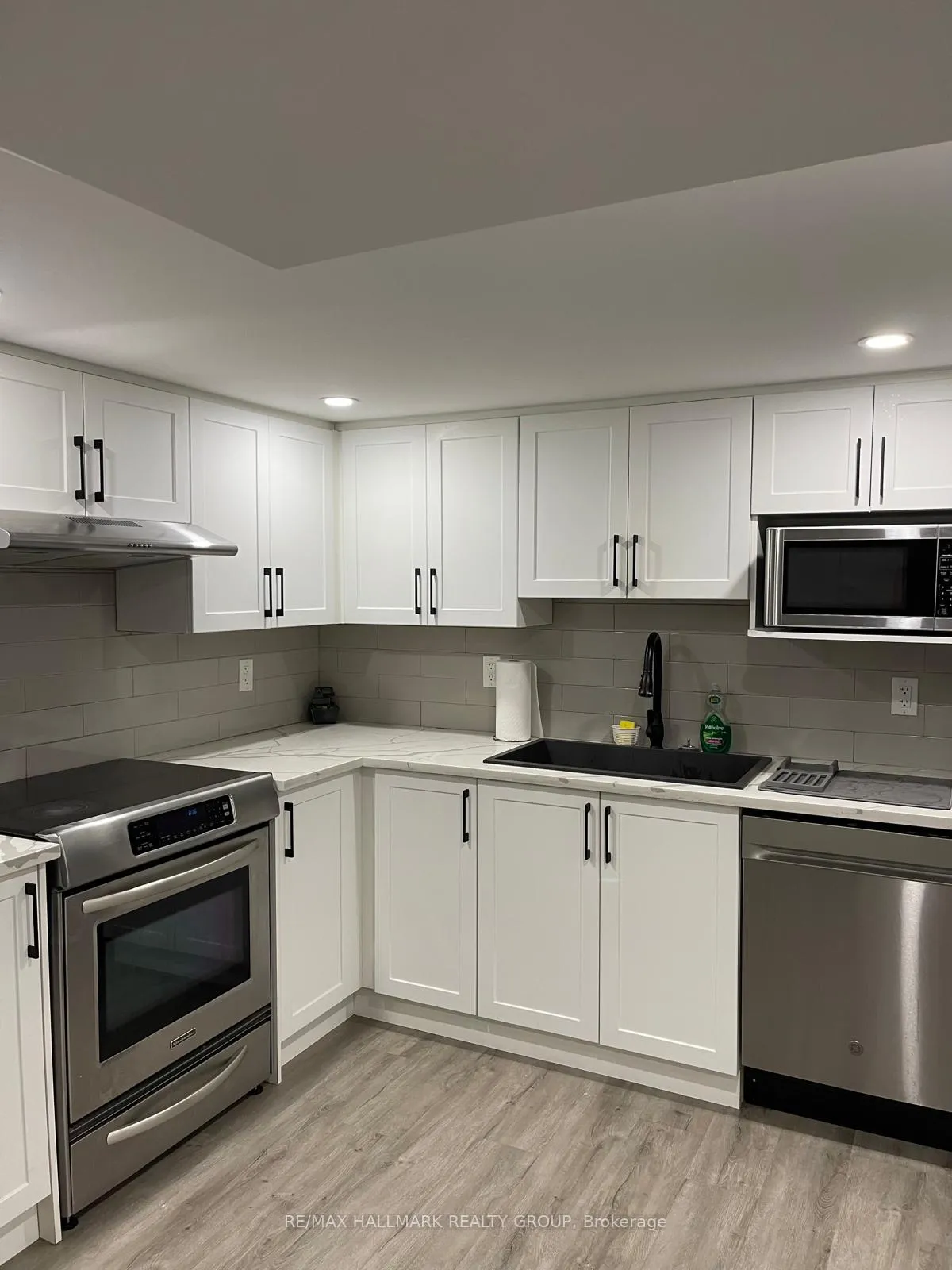 Photo 3 of Unit B, 1387 Sault Street, Ottawa, Bilberry Creek/Queenswood Heights — HOMEH