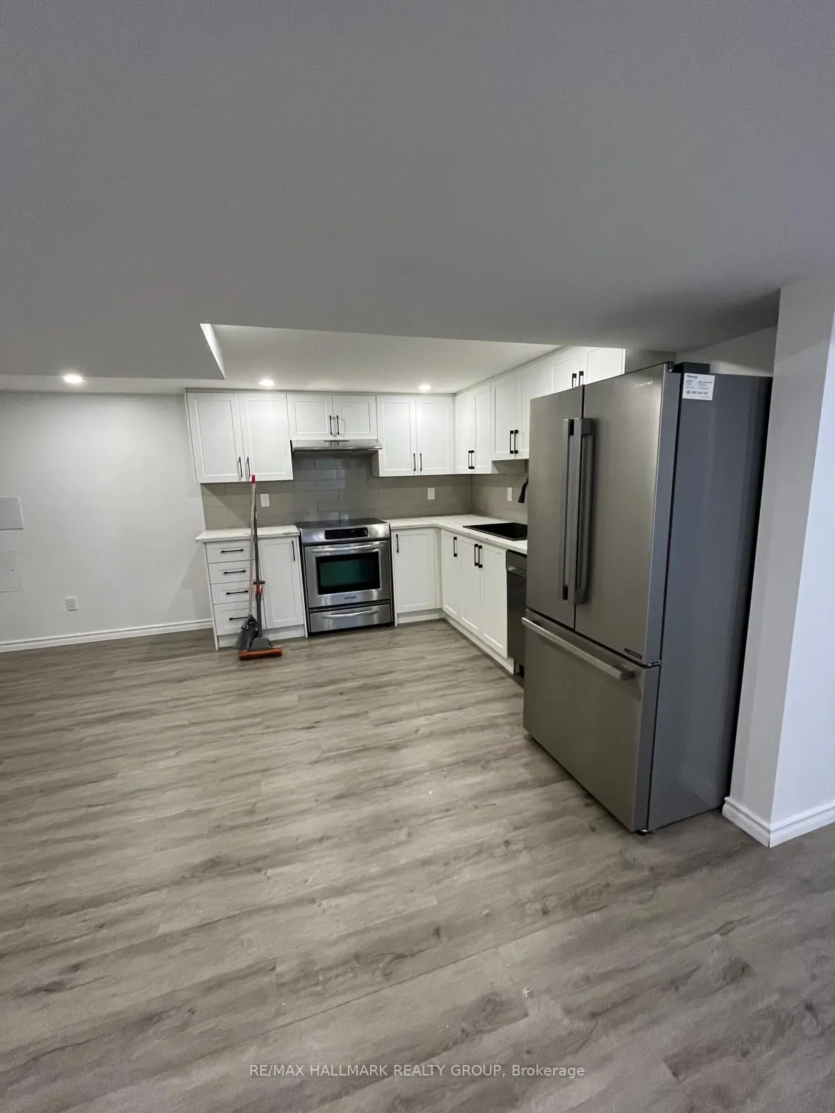 Photo 4 of Unit B, 1387 Sault Street, Ottawa, Bilberry Creek/Queenswood Heights — HOMEH