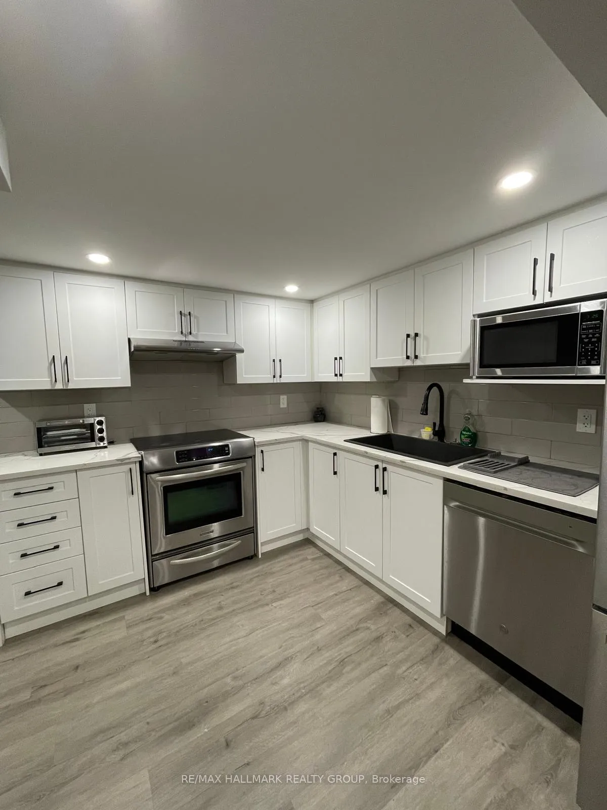 Photo 5 of Unit B, 1387 Sault Street, Ottawa, Bilberry Creek/Queenswood Heights — HOMEH
