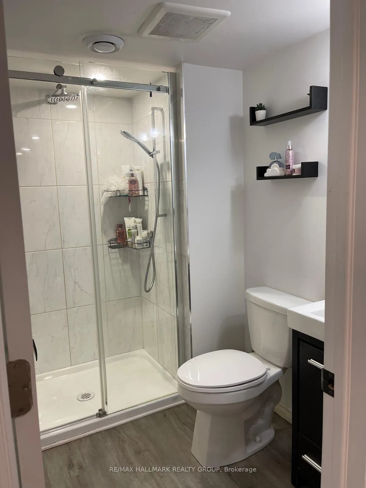 Photo 11 of Unit B, 1387 Sault Street, Ottawa, Bilberry Creek/Queenswood Heights — HOMEH
